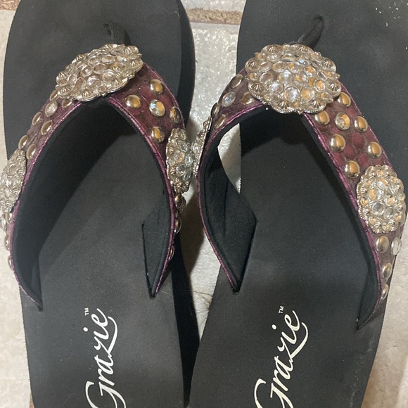 Grazie purple blingy flip flops. Sz 10. - Picture 4 of 7